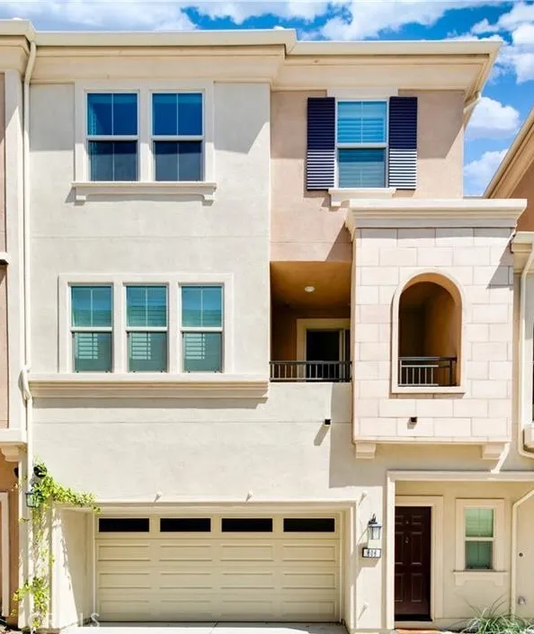 606 White Oaks Lake Forest, CA 92610
