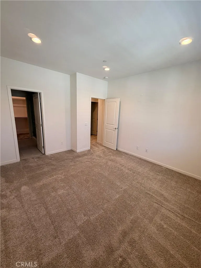 606 White Oaks Lake Forest, CA 92610