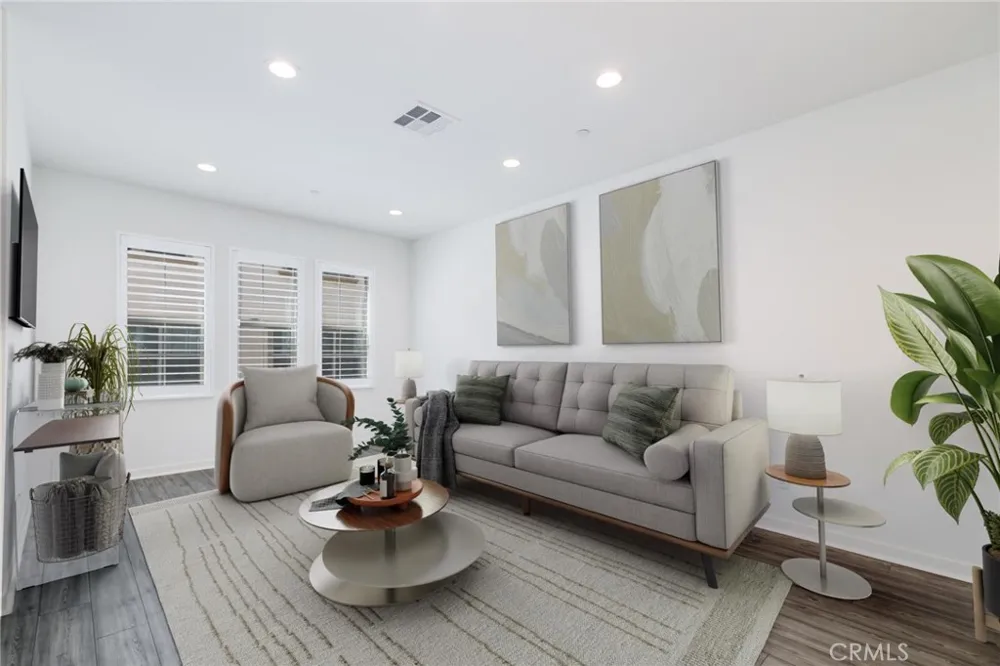 606 White Oaks Lake Forest, CA 92610