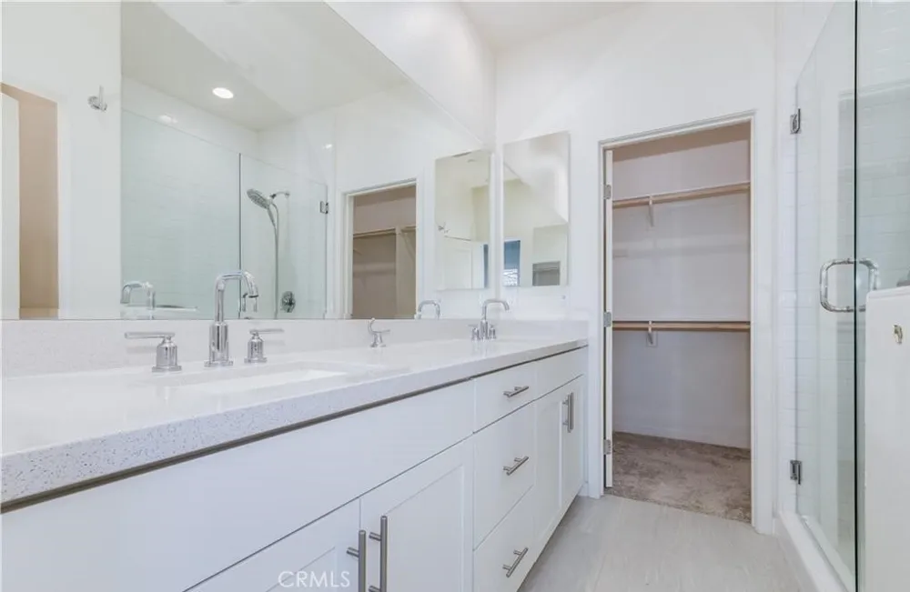 606 White Oaks Lake Forest, CA 92610