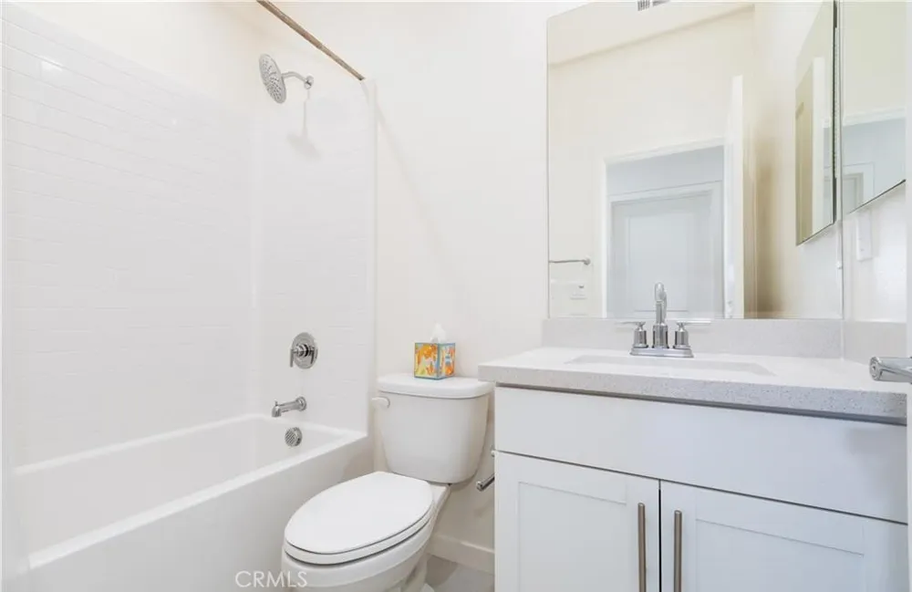 606 White Oaks Lake Forest, CA 92610