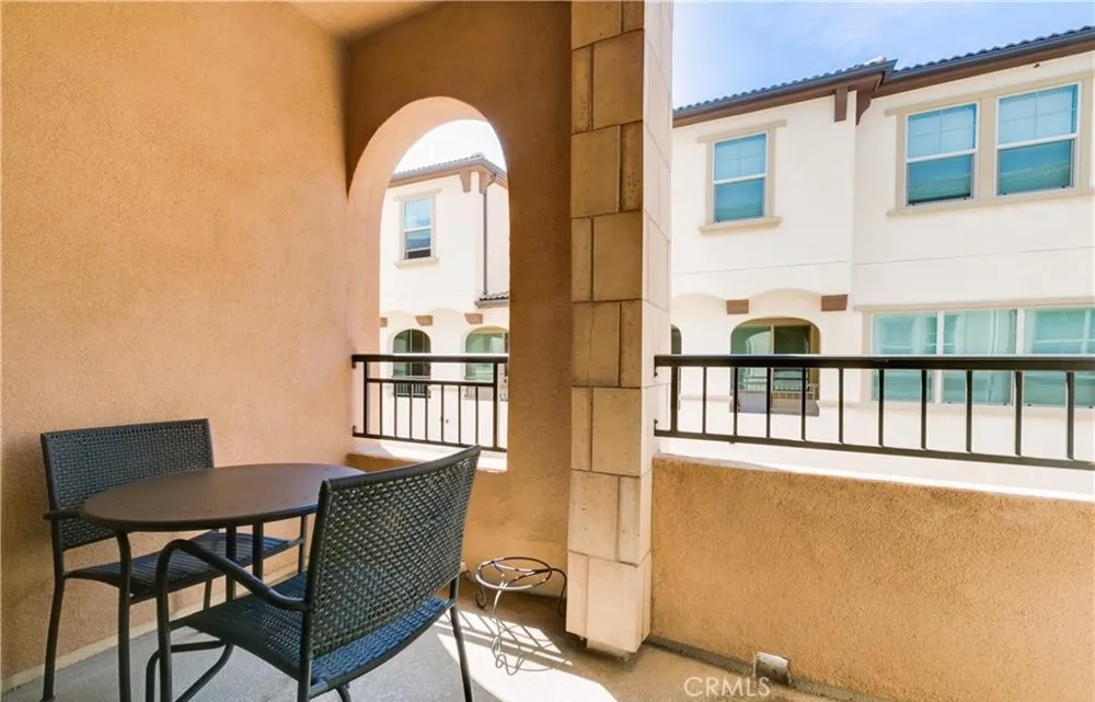 606 White Oaks Lake Forest, CA 92610