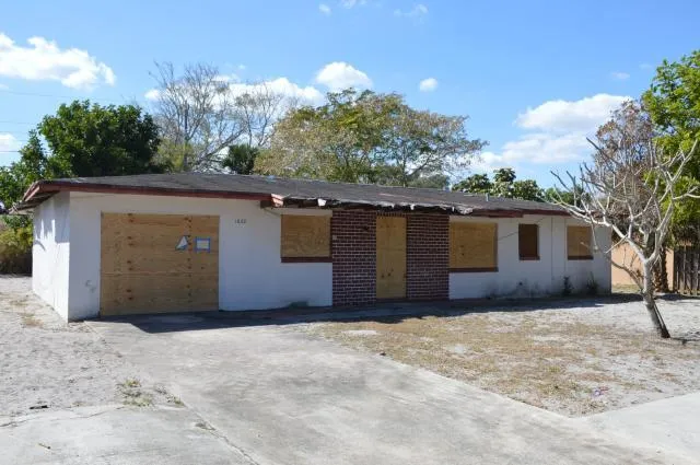 1620 SE Apache Avenue