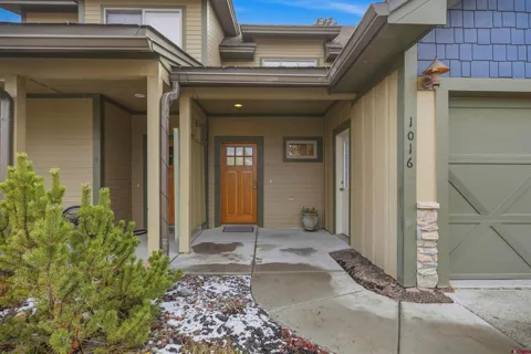 135 Eaton Drive #1016