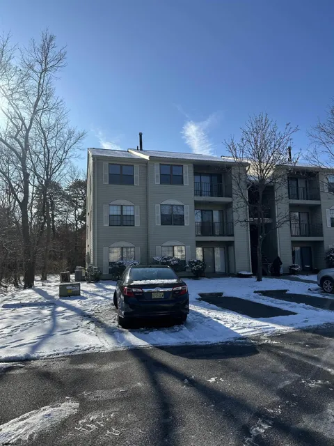 203 Colonial Ct