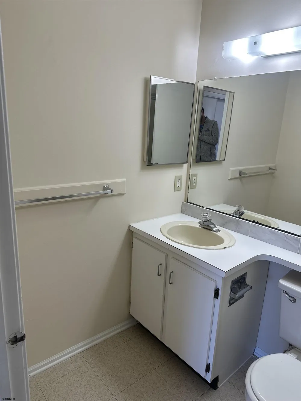 203 Colonial Ct Galloway Township, NJ 08205