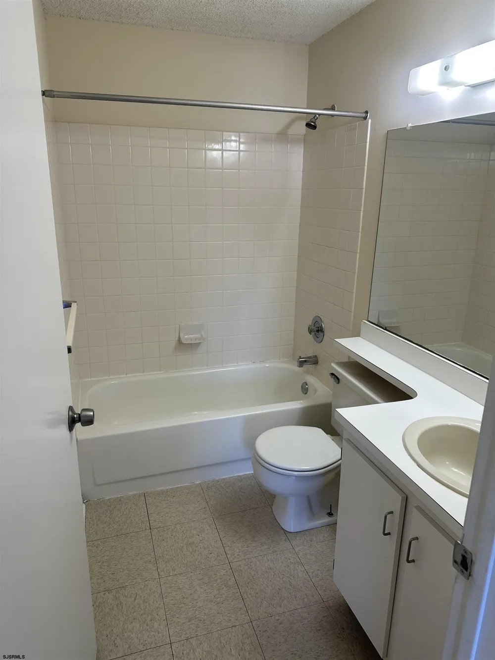 203 Colonial Ct Galloway Township, NJ 08205