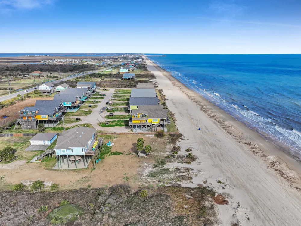 1120 Alex Drive Gilchrist, TX 77617