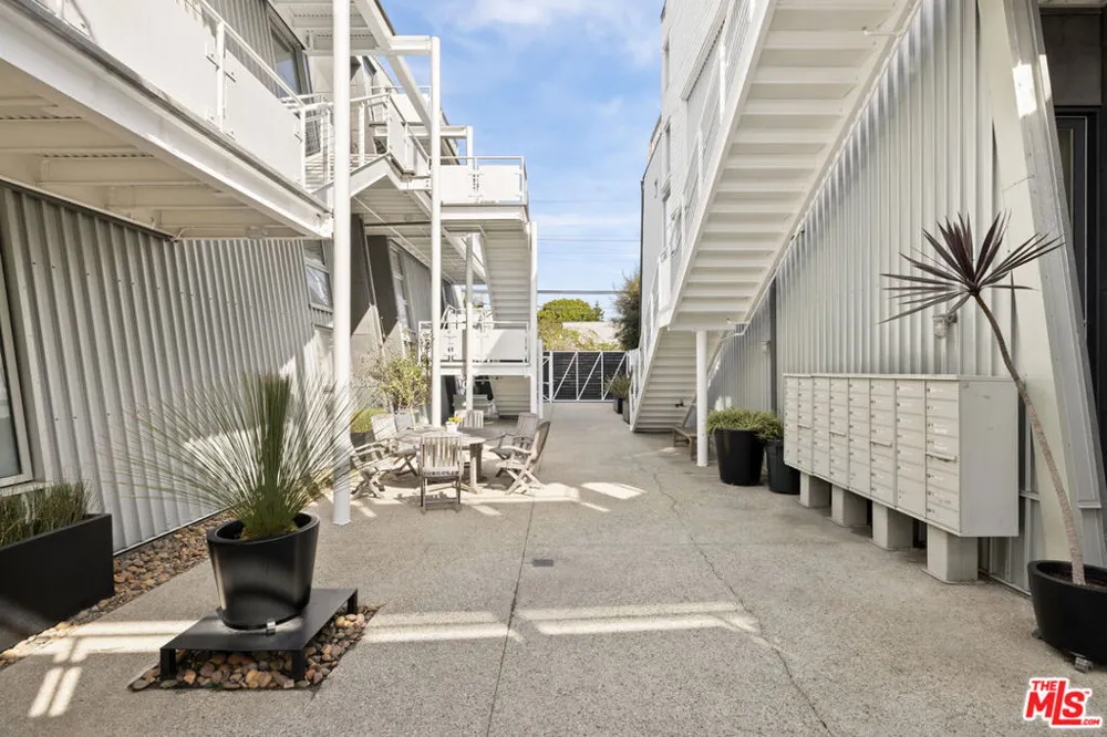 615 Hampton Drive #B104 Venice, CA 90291