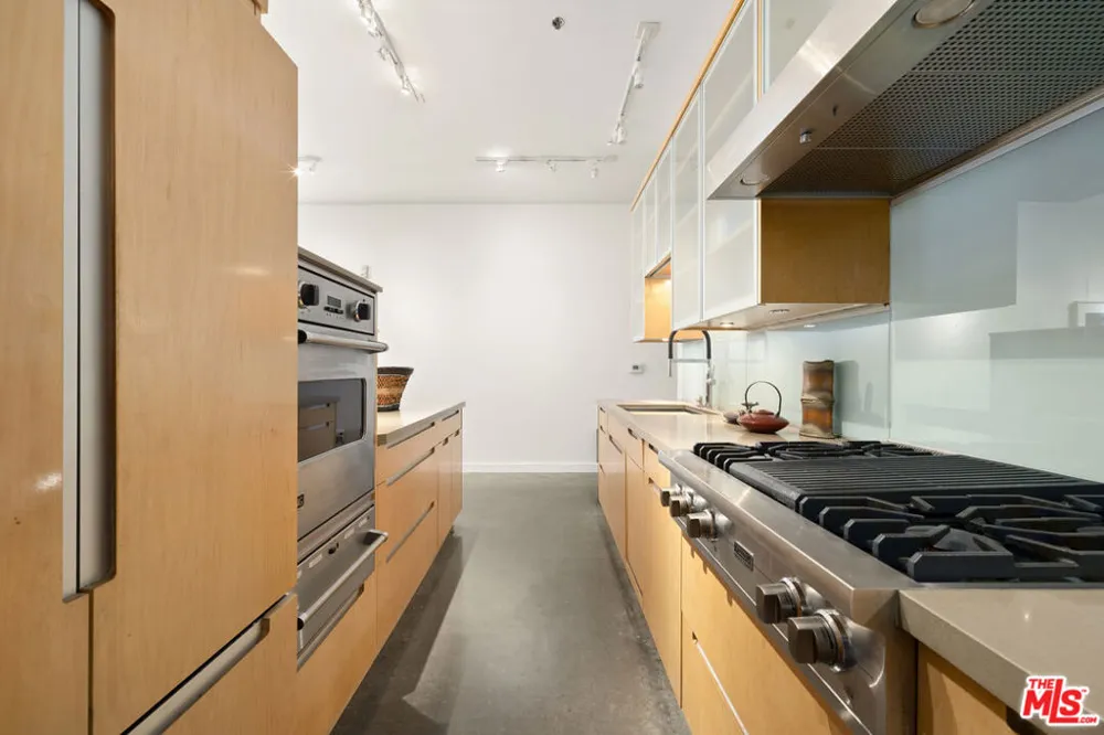 615 Hampton Drive #B104 Venice, CA 90291
