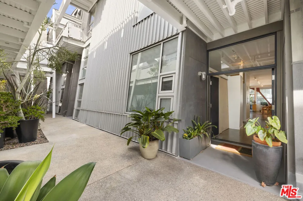 615 Hampton Drive #B104 Venice, CA 90291