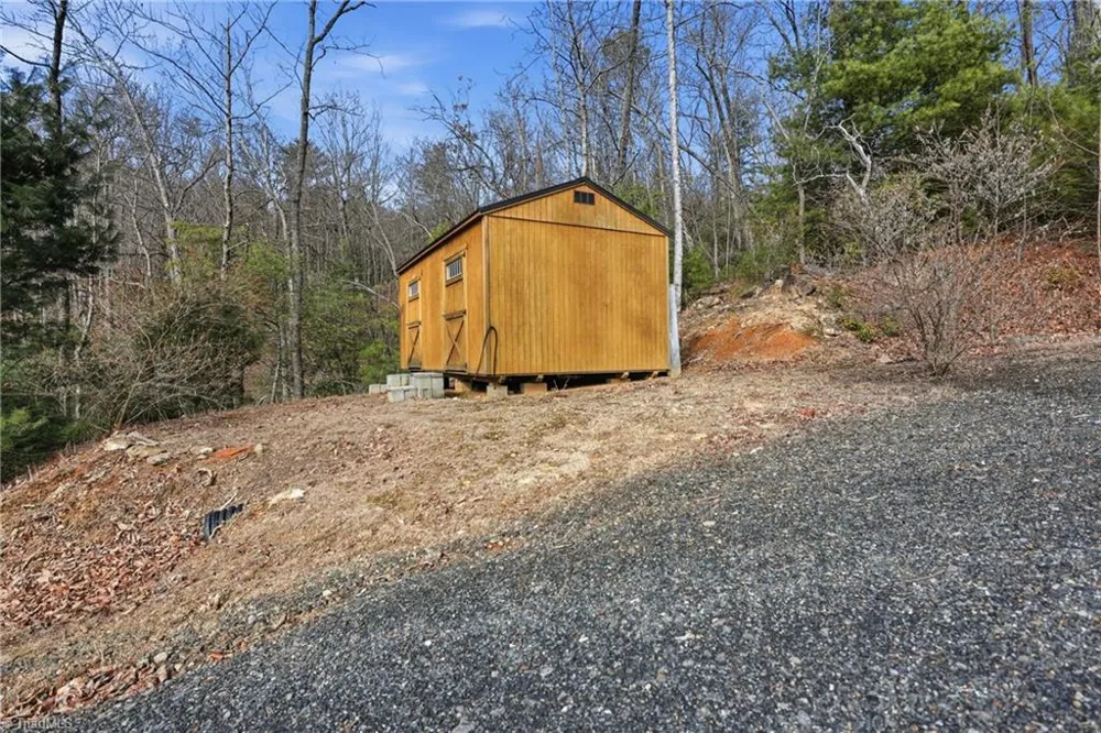 840 Summit Ridge Road Purlear, NC 28665