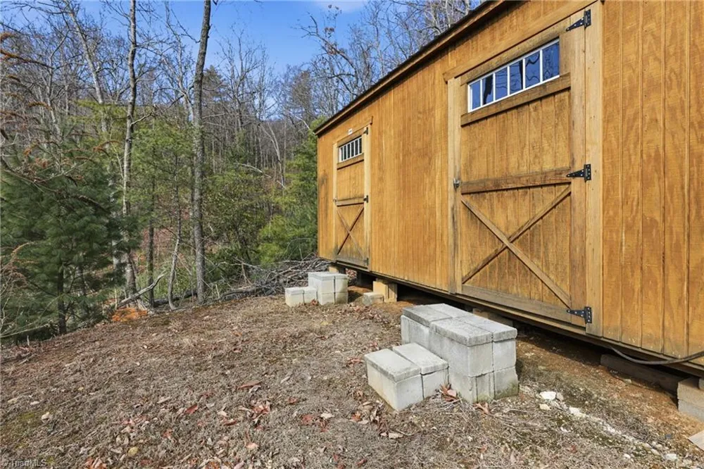 840 Summit Ridge Road Purlear, NC 28665