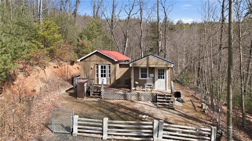 840 Summit Ridge Road Purlear, NC 28665