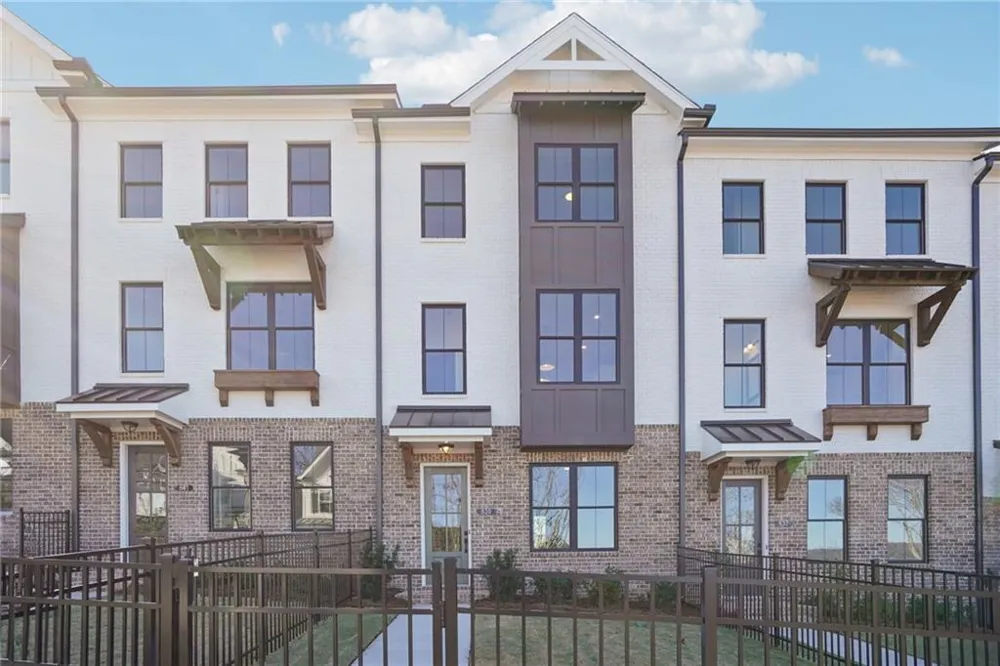 629 Silva Street #128