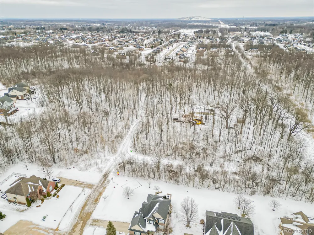 52485 10 Mile Road Lyon Charter Township, MI 48178