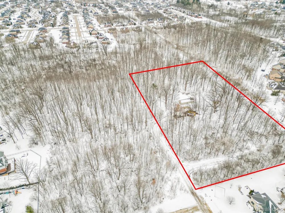 52485 10 Mile Road Lyon Charter Township, MI 48178