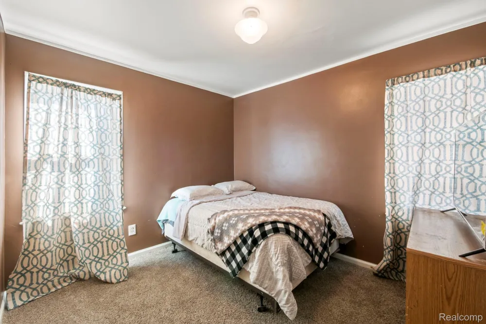 7739 Rosedale Boulevard Allen Park City, MI 48101