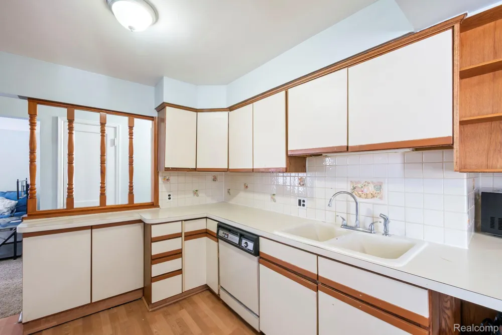 7739 Rosedale Boulevard Allen Park City, MI 48101
