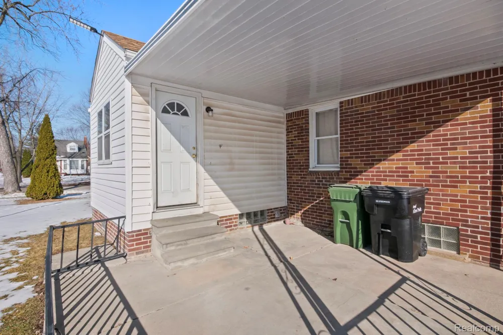 7739 Rosedale Boulevard Allen Park City, MI 48101