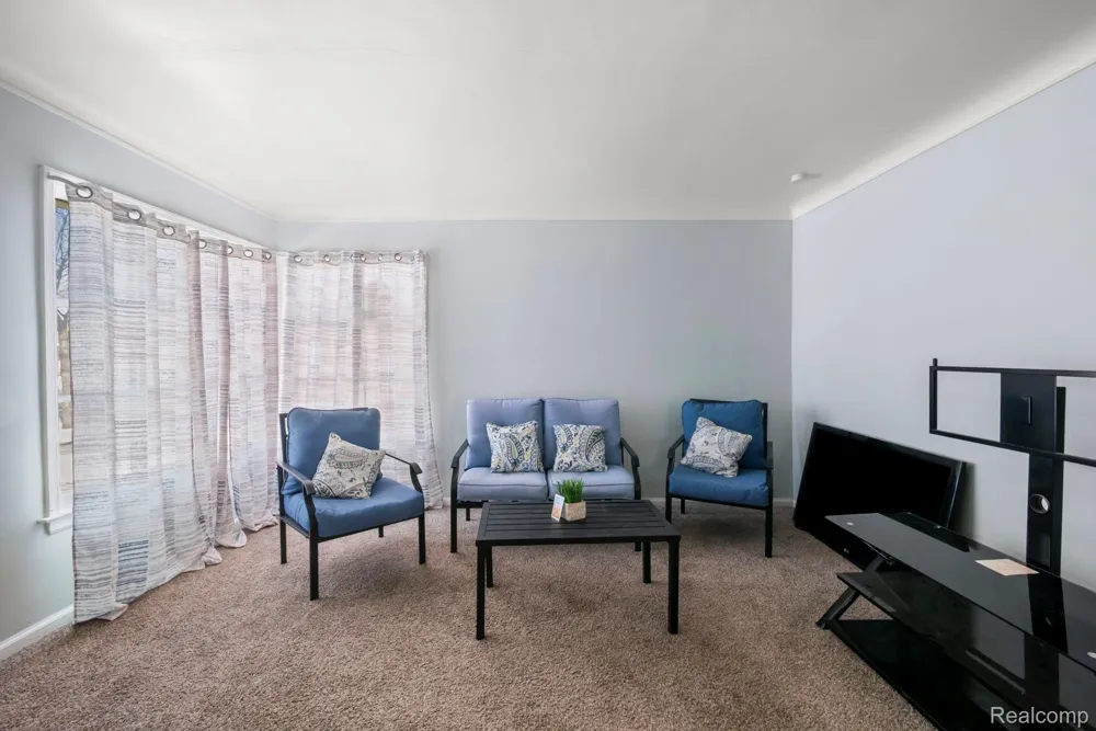 7739 Rosedale Boulevard Allen Park City, MI 48101