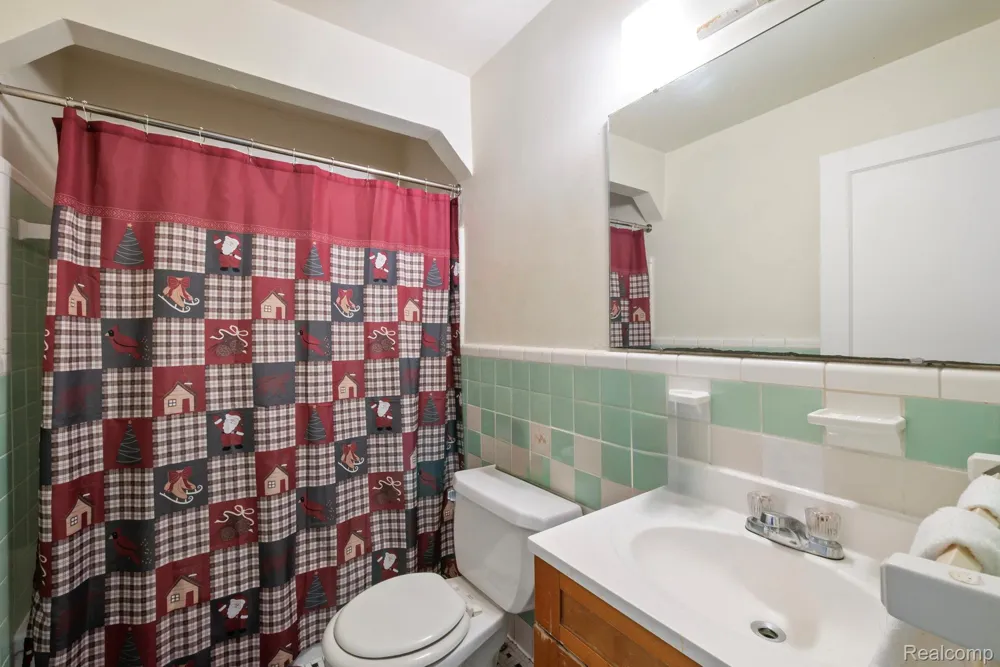 7739 Rosedale Boulevard Allen Park City, MI 48101