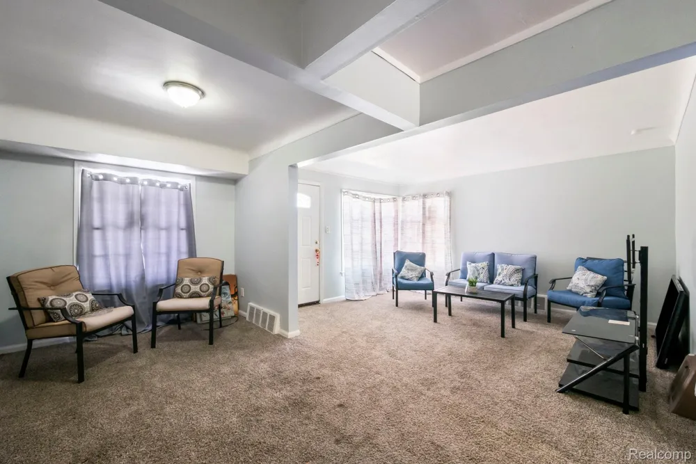 7739 Rosedale Boulevard Allen Park City, MI 48101