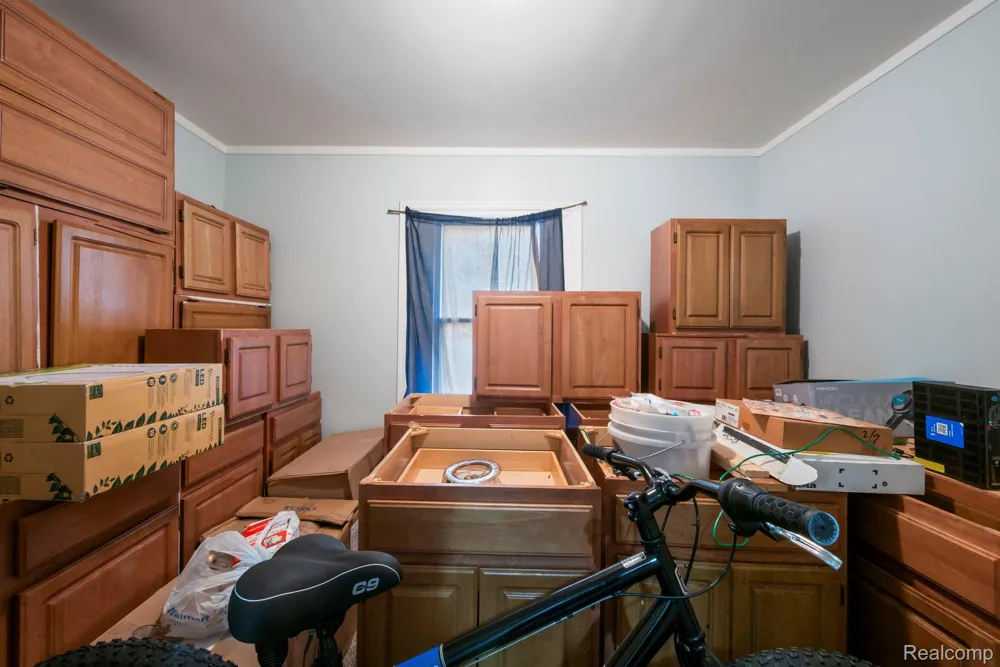 7739 Rosedale Boulevard Allen Park City, MI 48101