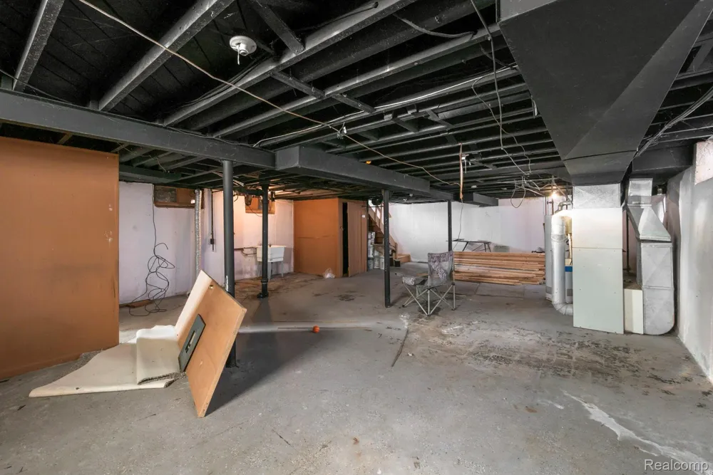 7739 Rosedale Boulevard Allen Park City, MI 48101