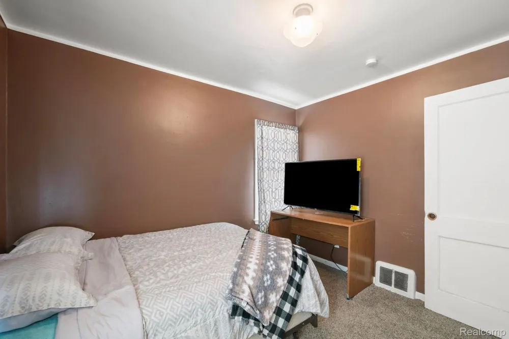 7739 Rosedale Boulevard Allen Park City, MI 48101