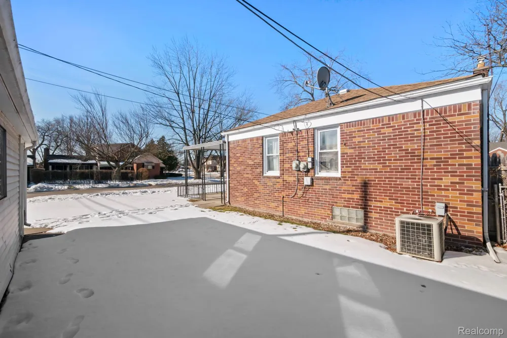 7739 Rosedale Boulevard Allen Park City, MI 48101
