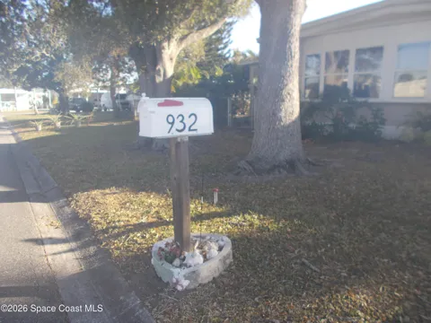 932 Cashew Circle W