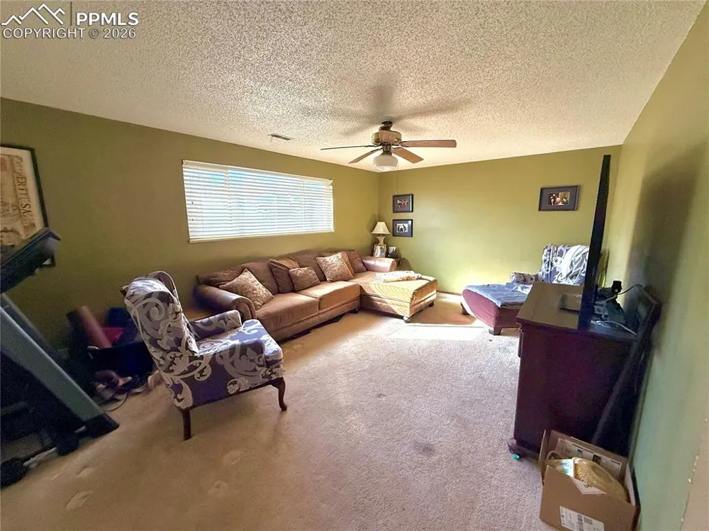 110 Encino Drive Pueblo, CO 81005