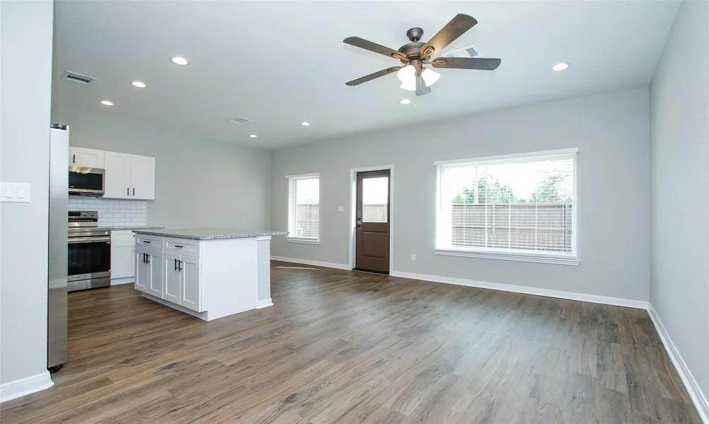 14010 Longstreet Road Road #1B Willis, TX 77318