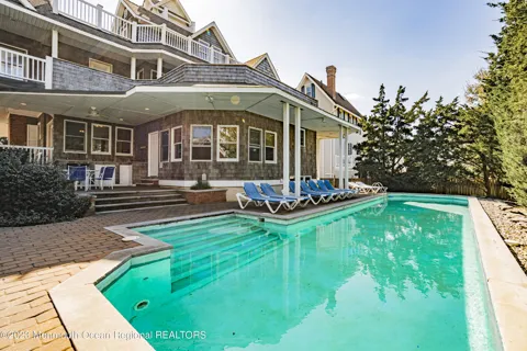 34 4th Avenue