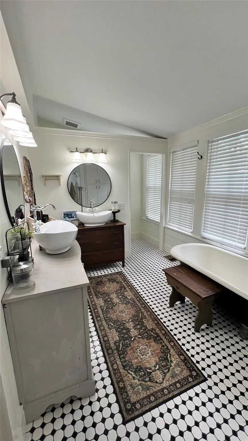 636 Franklin La Grange, TX 78945