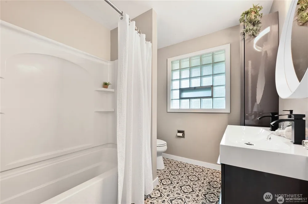 151 Bay Lyn Drive Lynden, WA 98264
