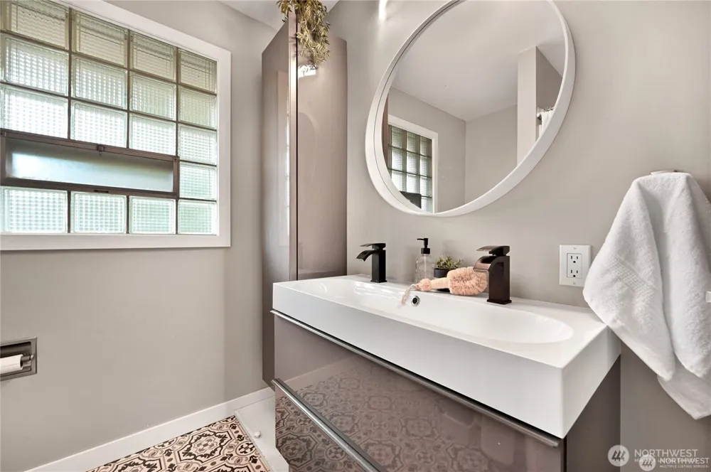151 Bay Lyn Drive Lynden, WA 98264