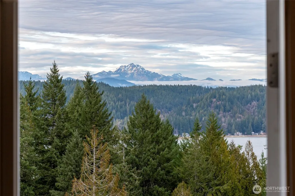 231 E Linda Vista Court Union, WA 98592