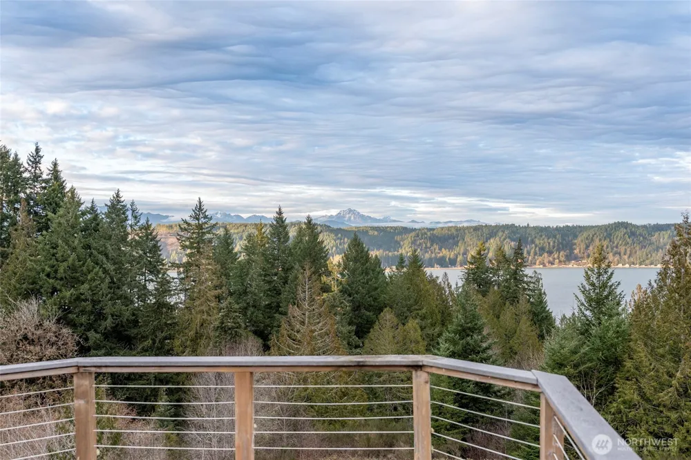 231 E Linda Vista Court Union, WA 98592