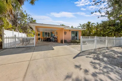 5807 DE PALMAS AVENUE