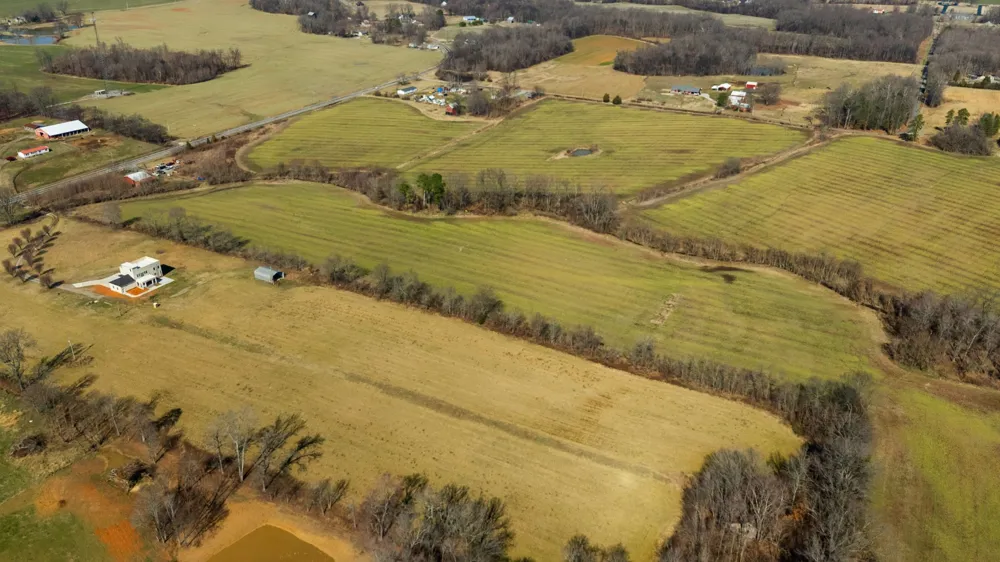 1902 Kinneys Rd Adams, TN 37010