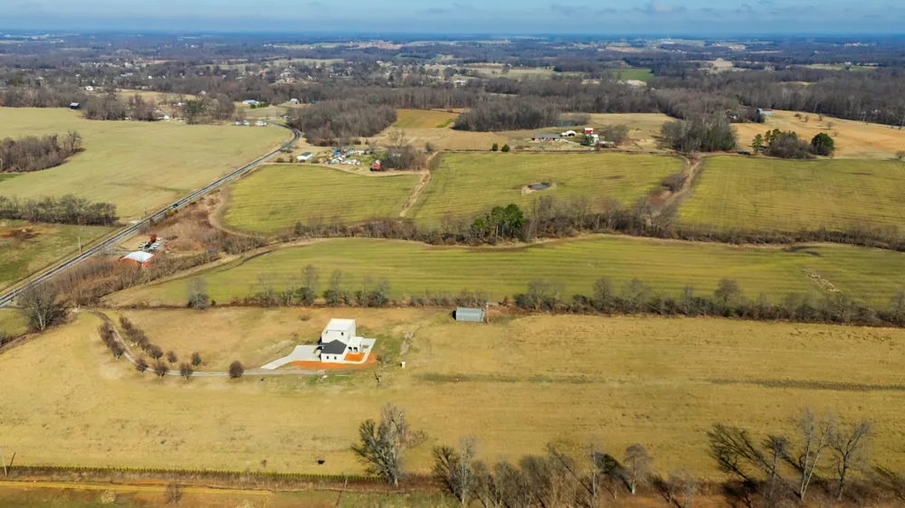 1902 Kinneys Rd Adams, TN 37010