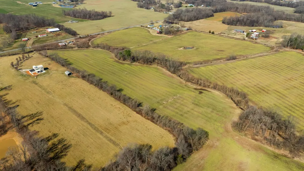 1902 Kinneys Rd Adams, TN 37010