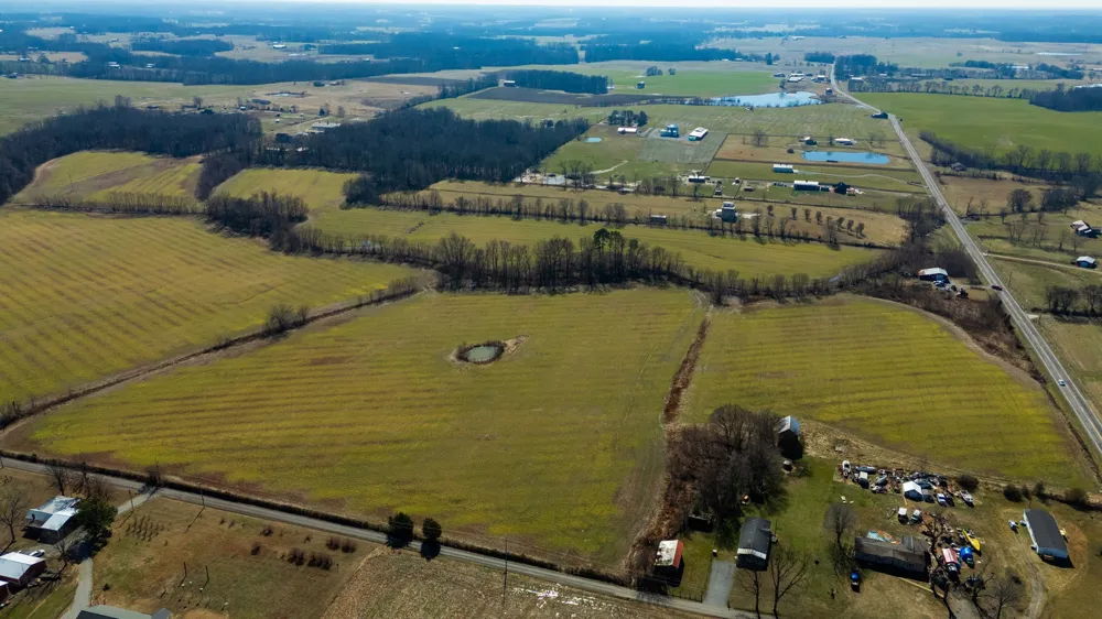 1902 Kinneys Rd Adams, TN 37010