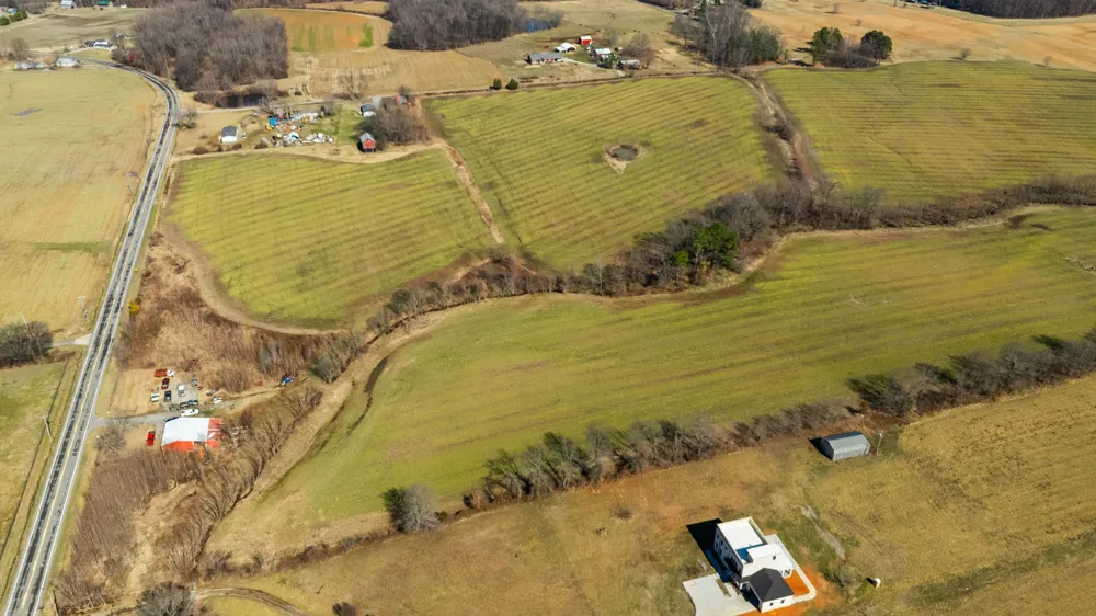 1902 Kinneys Rd Adams, TN 37010