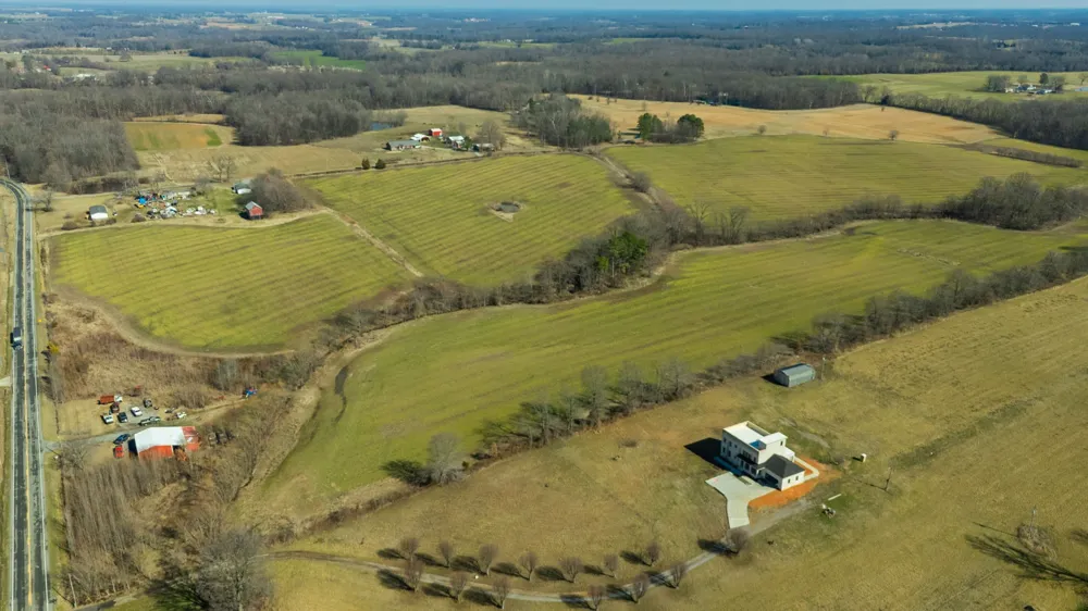 1902 Kinneys Rd Adams, TN 37010