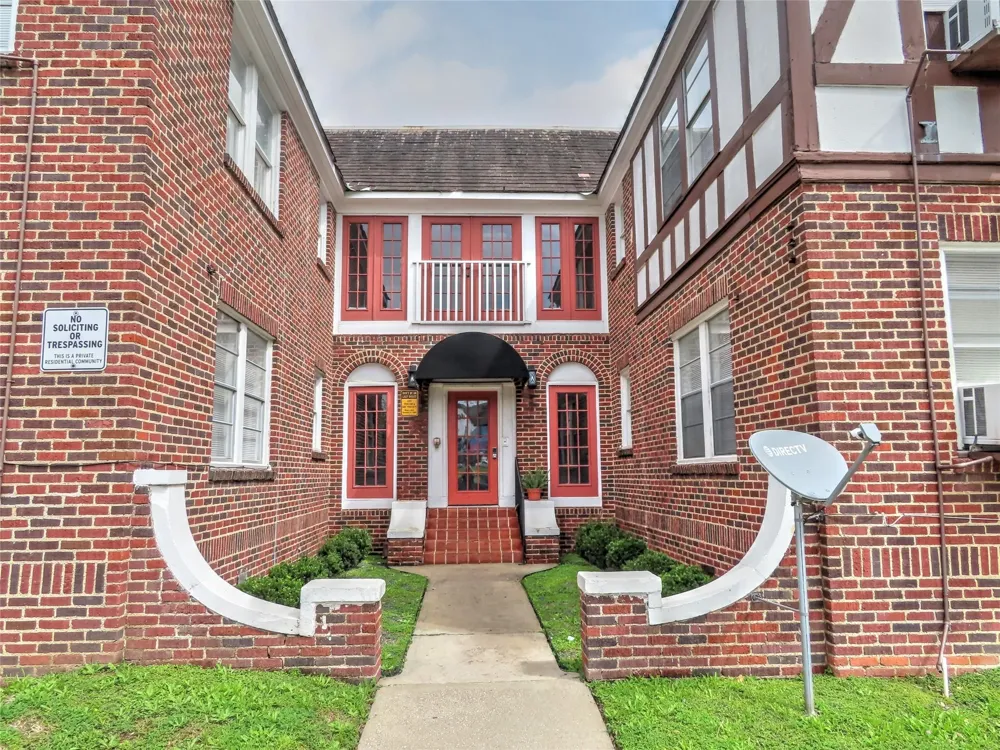 3920 Fannin Street #203