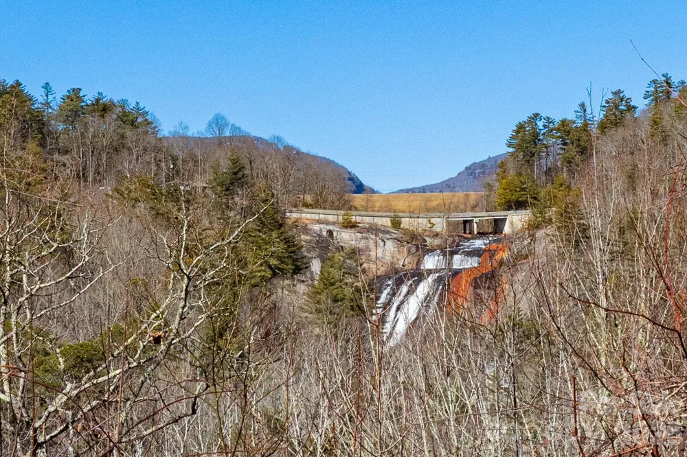 999 Flat Creek Valley Road Lake Toxaway, NC 28747