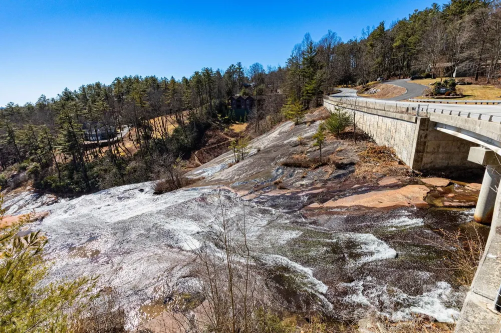 999 Flat Creek Valley Road Lake Toxaway, NC 28747